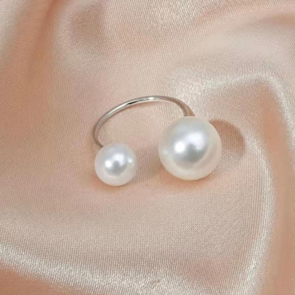 Elegant Pearl Ring by Passion of Essence - Picture 2 of 4